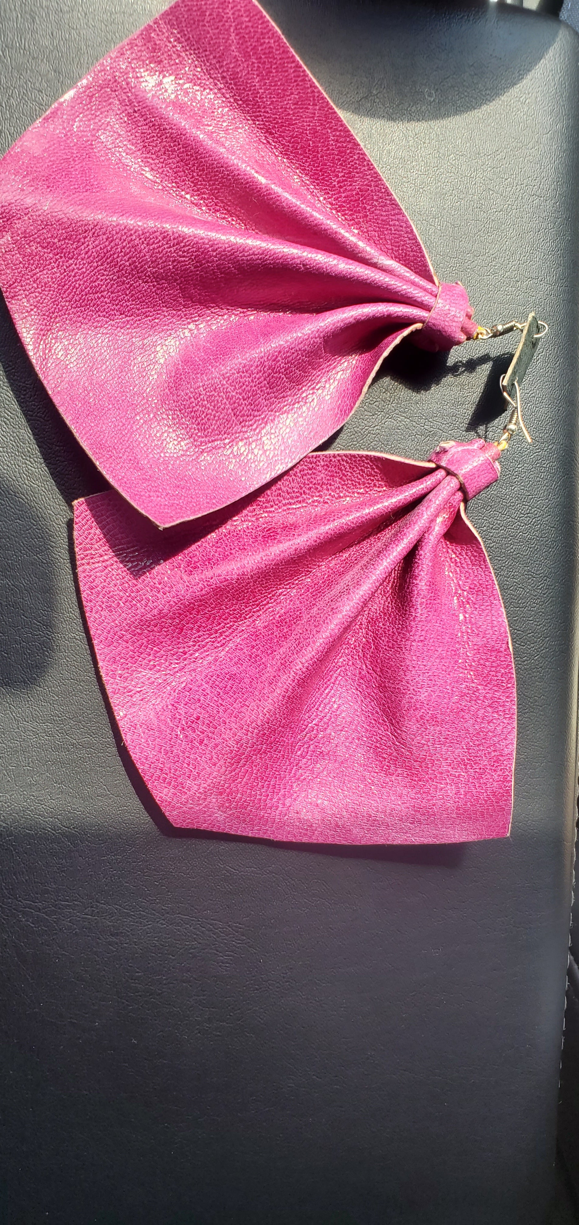 Leather earrings pink