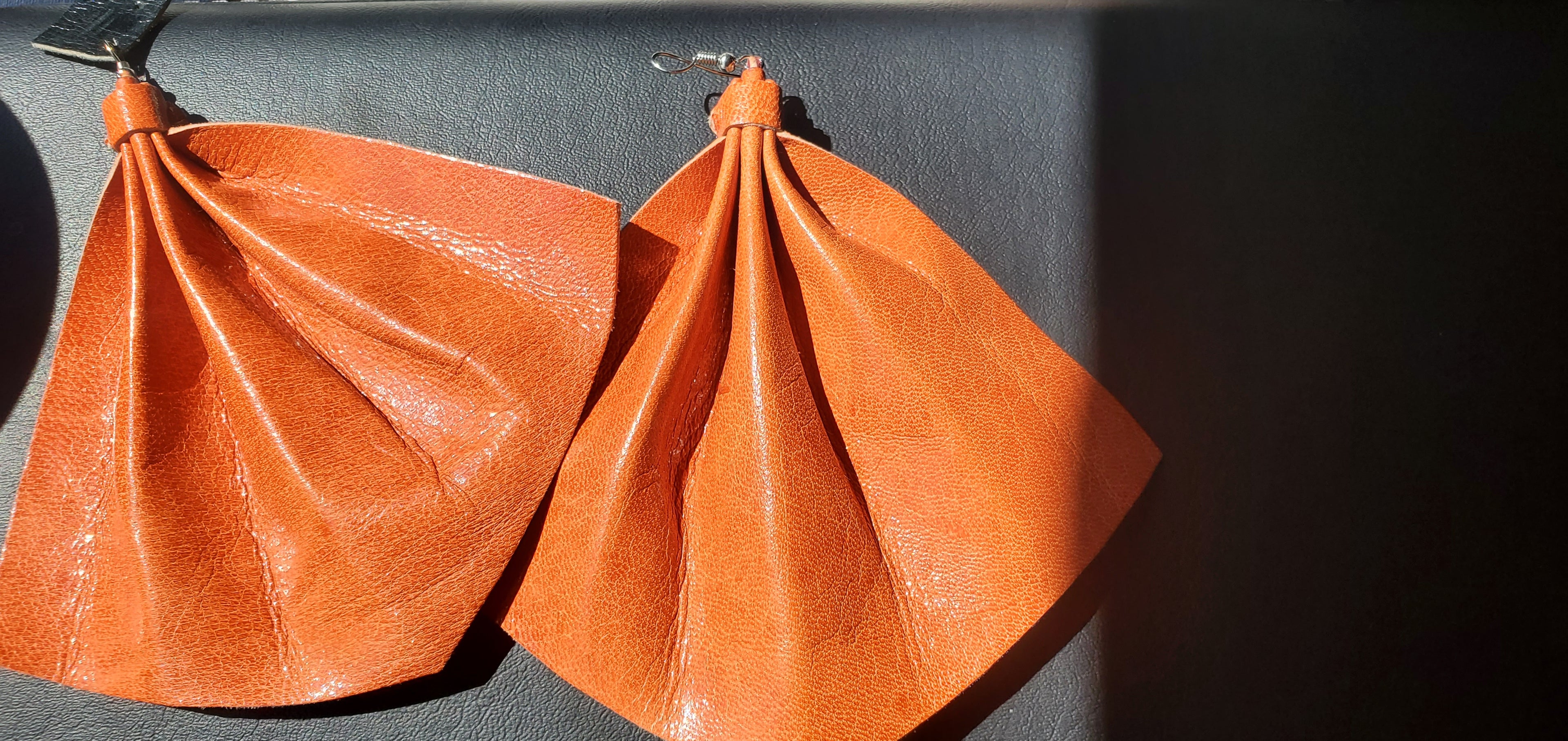 Leather earrings orange