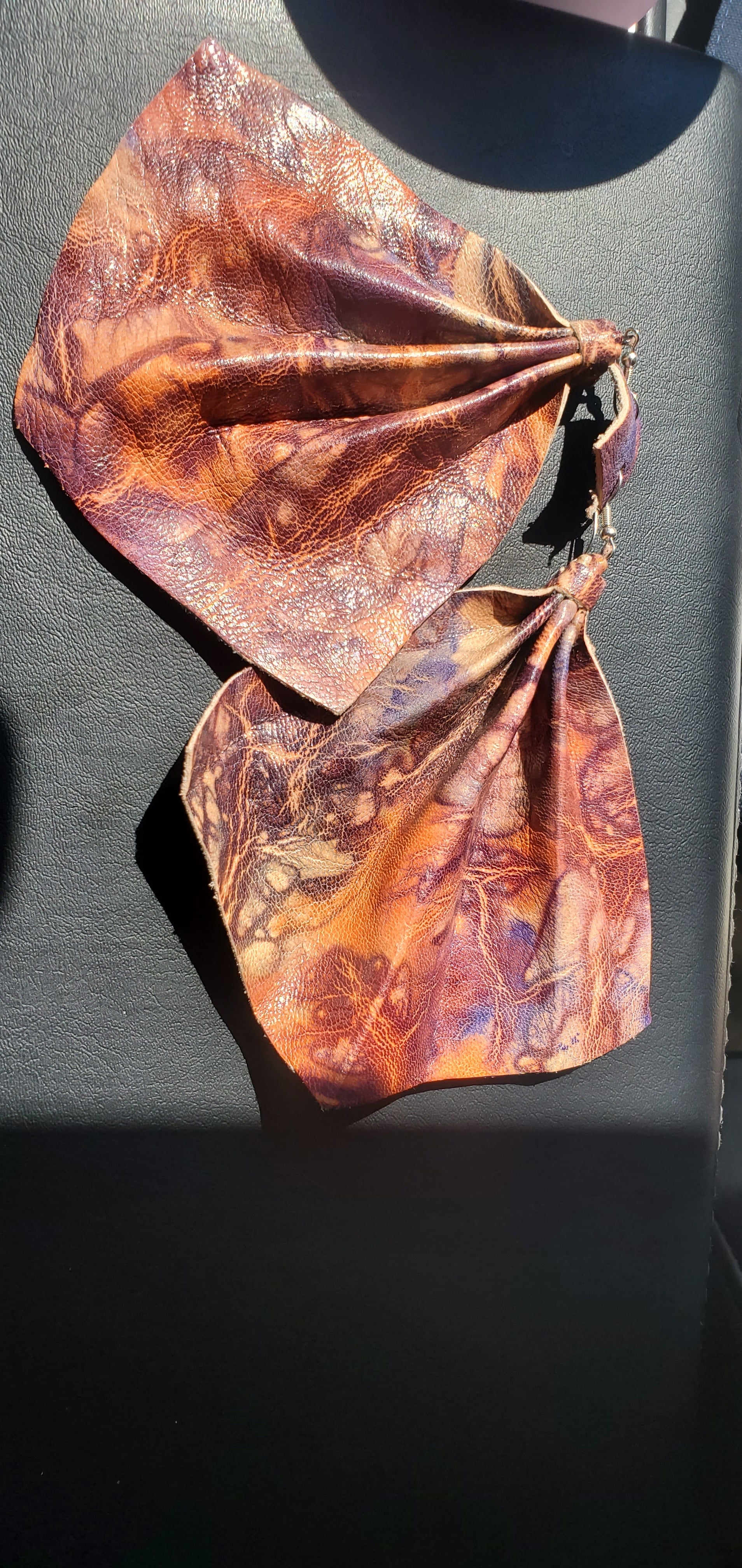 Leather earrings purple/ orange marble